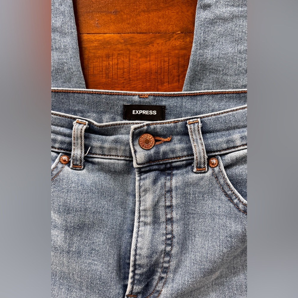 Express Slim Super High-Rise Denim - Picture 3 of 4
